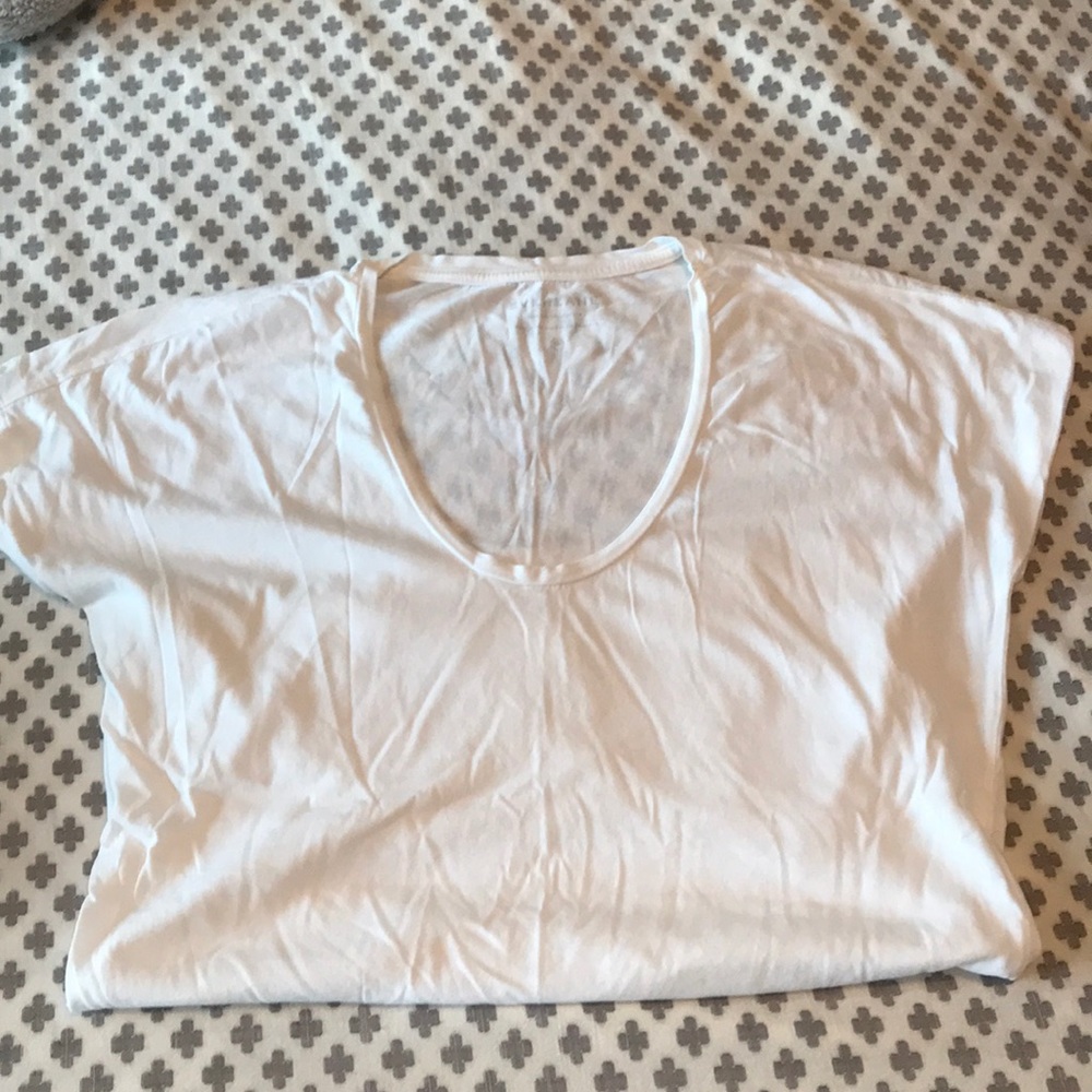 Everlane white tee